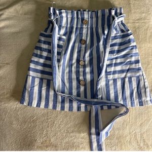 Miniskirt

Shein for women size S

Blue eleatic waistband with belt